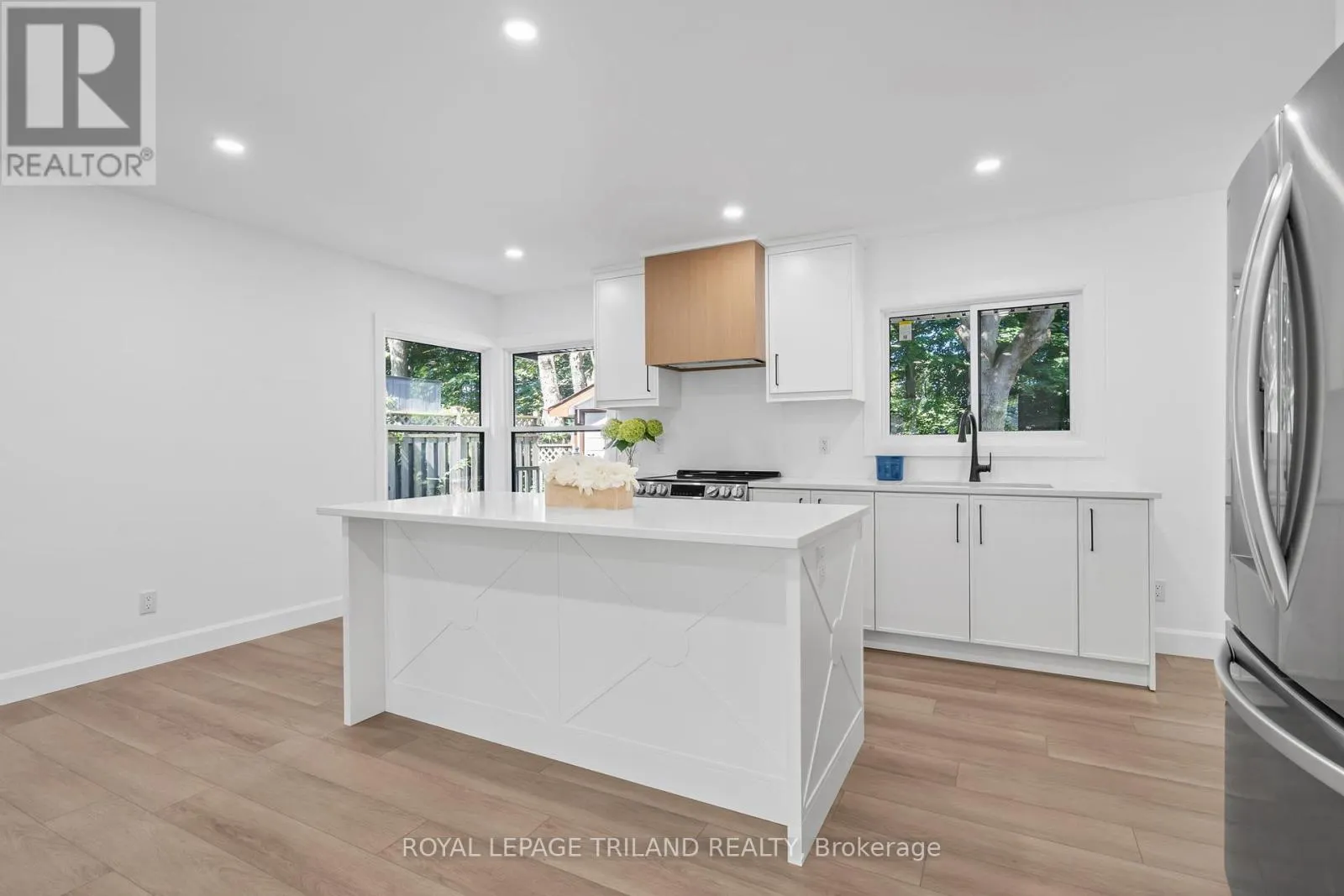32 BRAEMAR CRESCENT