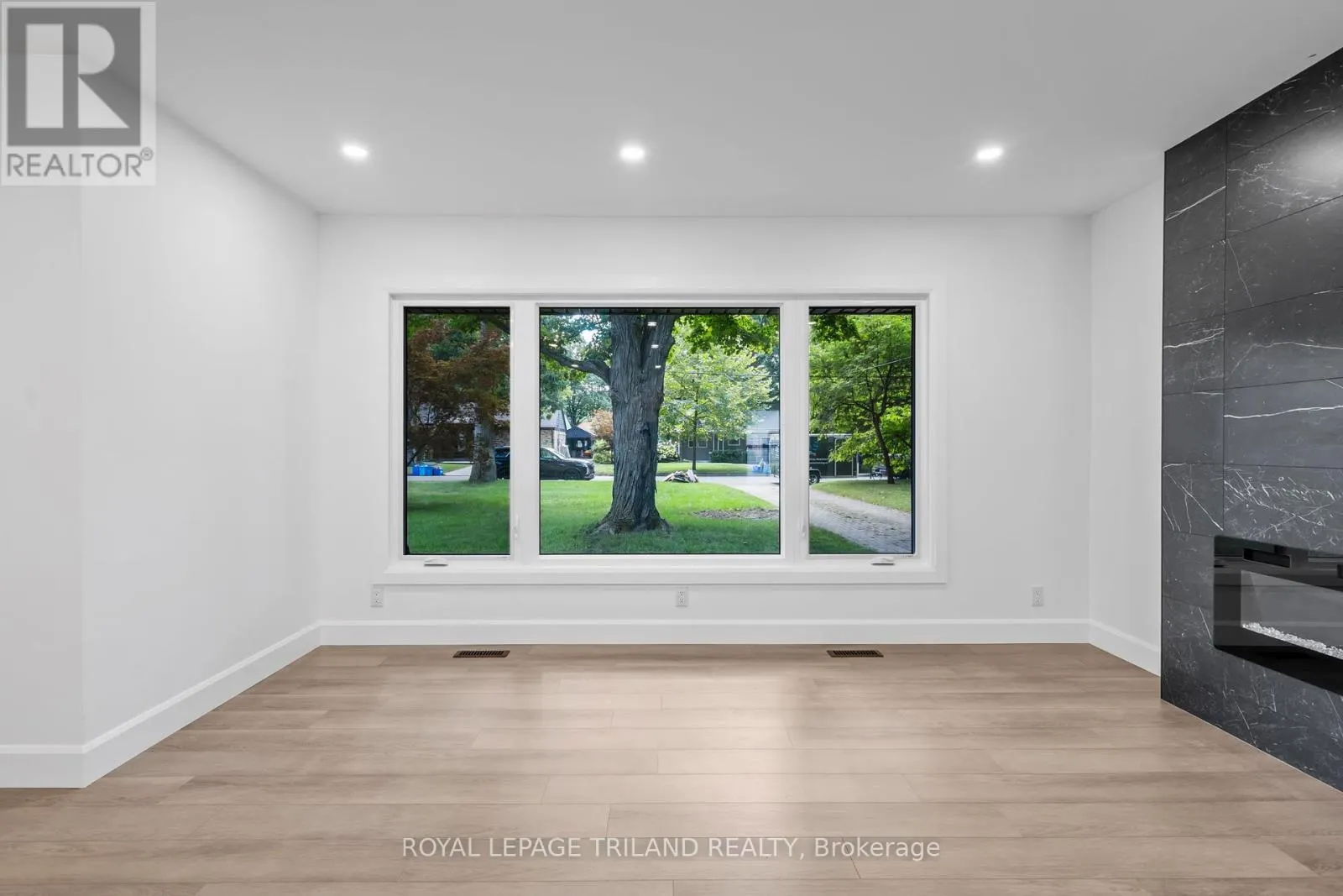 32 BRAEMAR CRESCENT