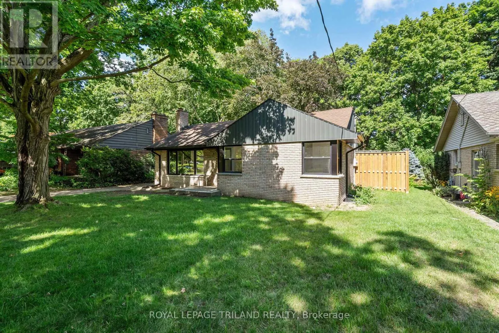 32 BRAEMAR CRESCENT