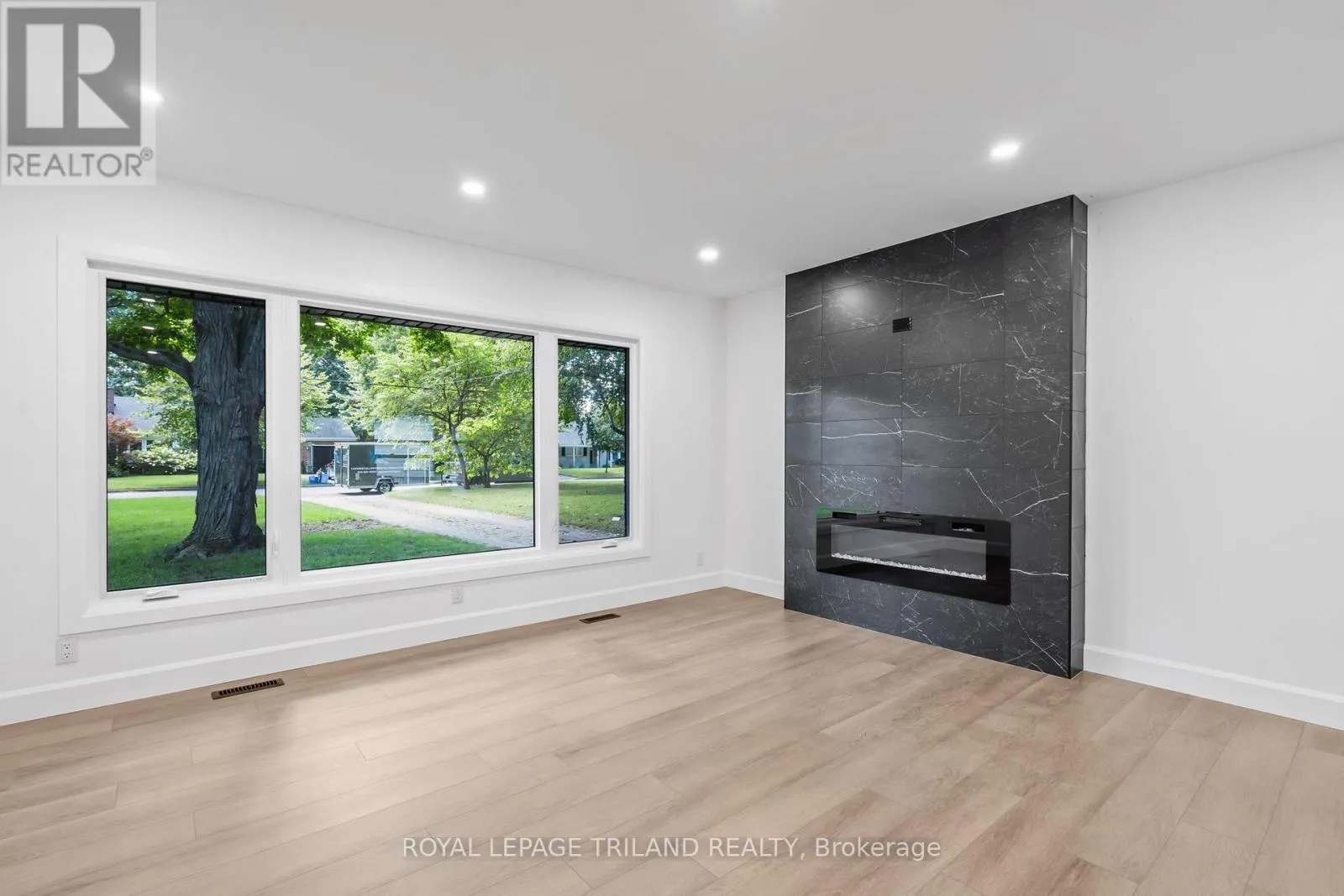 32 BRAEMAR CRESCENT