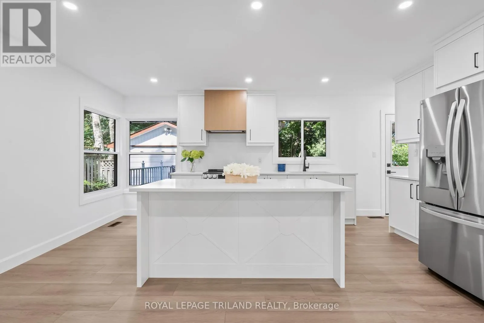 32 BRAEMAR CRESCENT