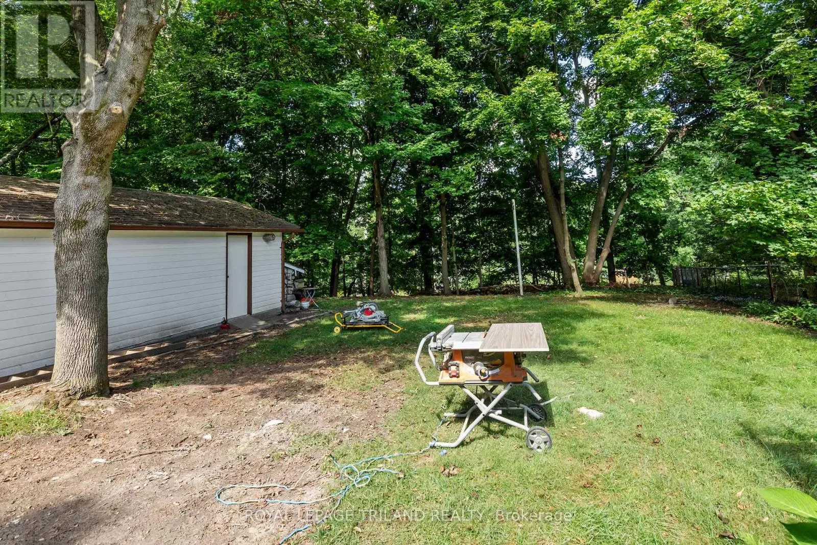 32 BRAEMAR CRESCENT