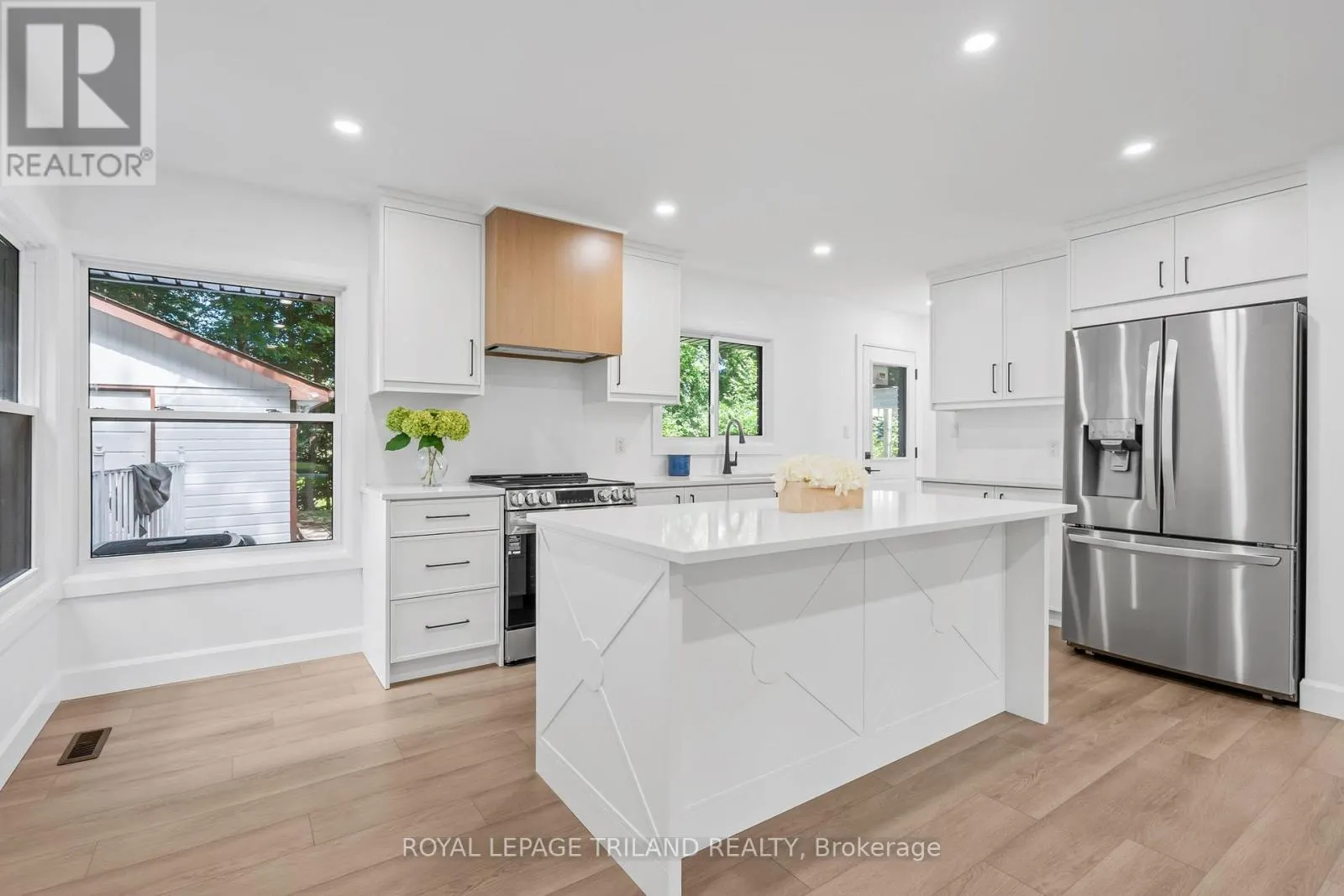 32 BRAEMAR CRESCENT