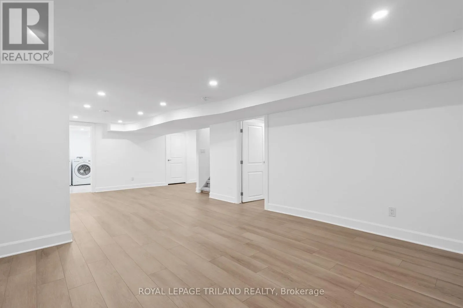 32 BRAEMAR CRESCENT