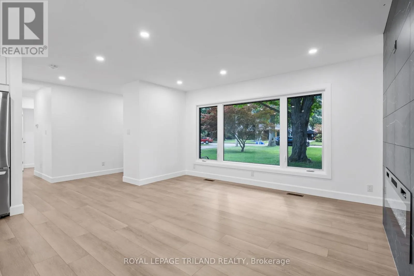 32 BRAEMAR CRESCENT