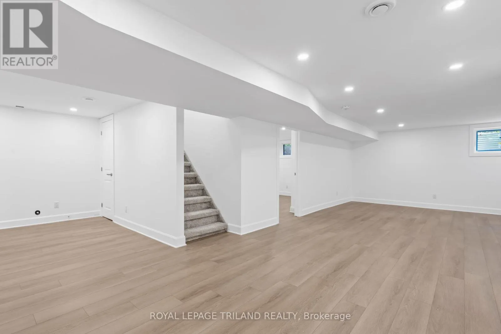 32 BRAEMAR CRESCENT