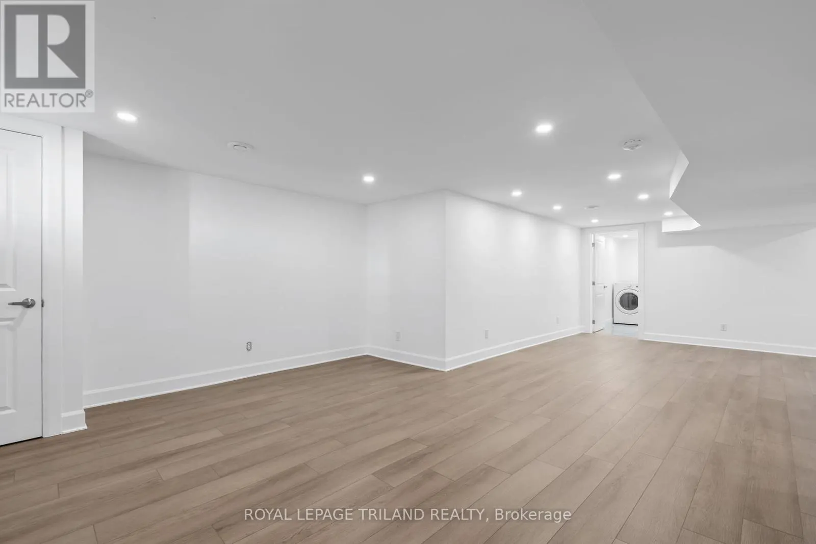 32 BRAEMAR CRESCENT