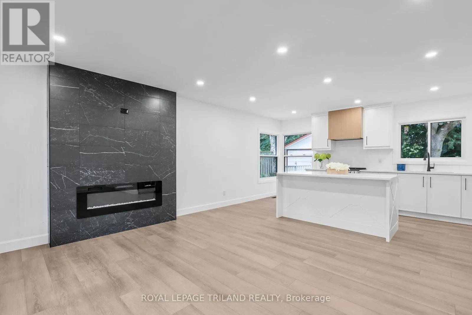 32 BRAEMAR CRESCENT
