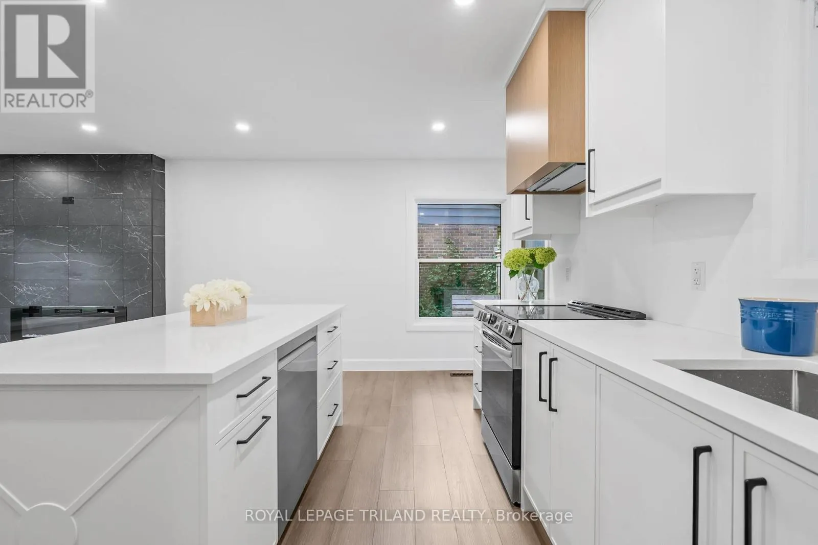 32 BRAEMAR CRESCENT
