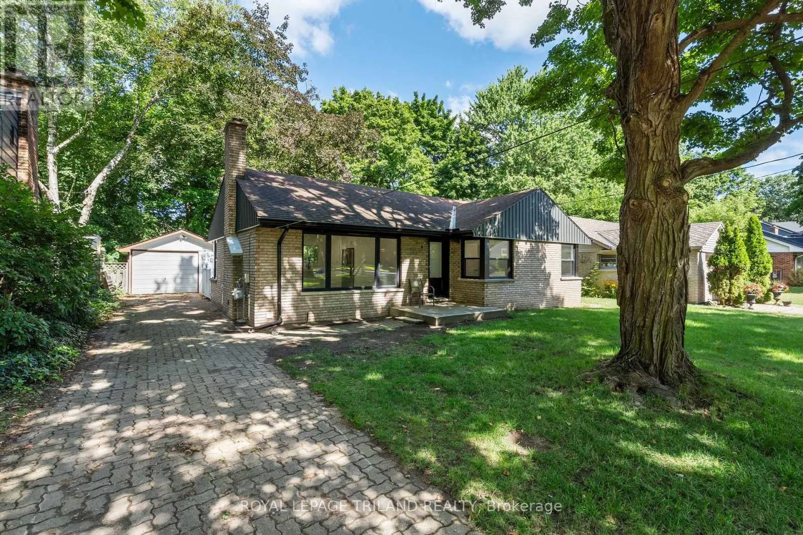 32 BRAEMAR CRESCENT