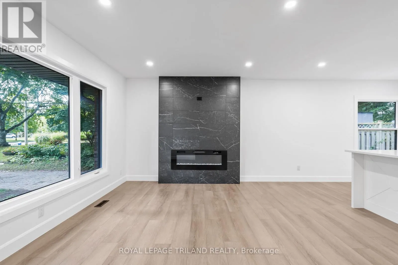 32 BRAEMAR CRESCENT