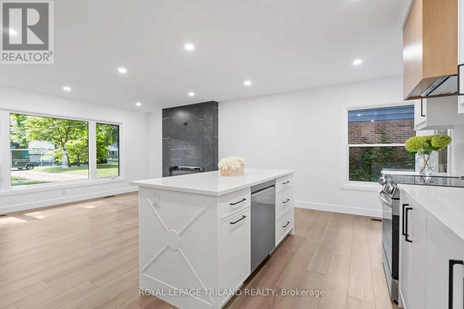 32 BRAEMAR CRESCENT