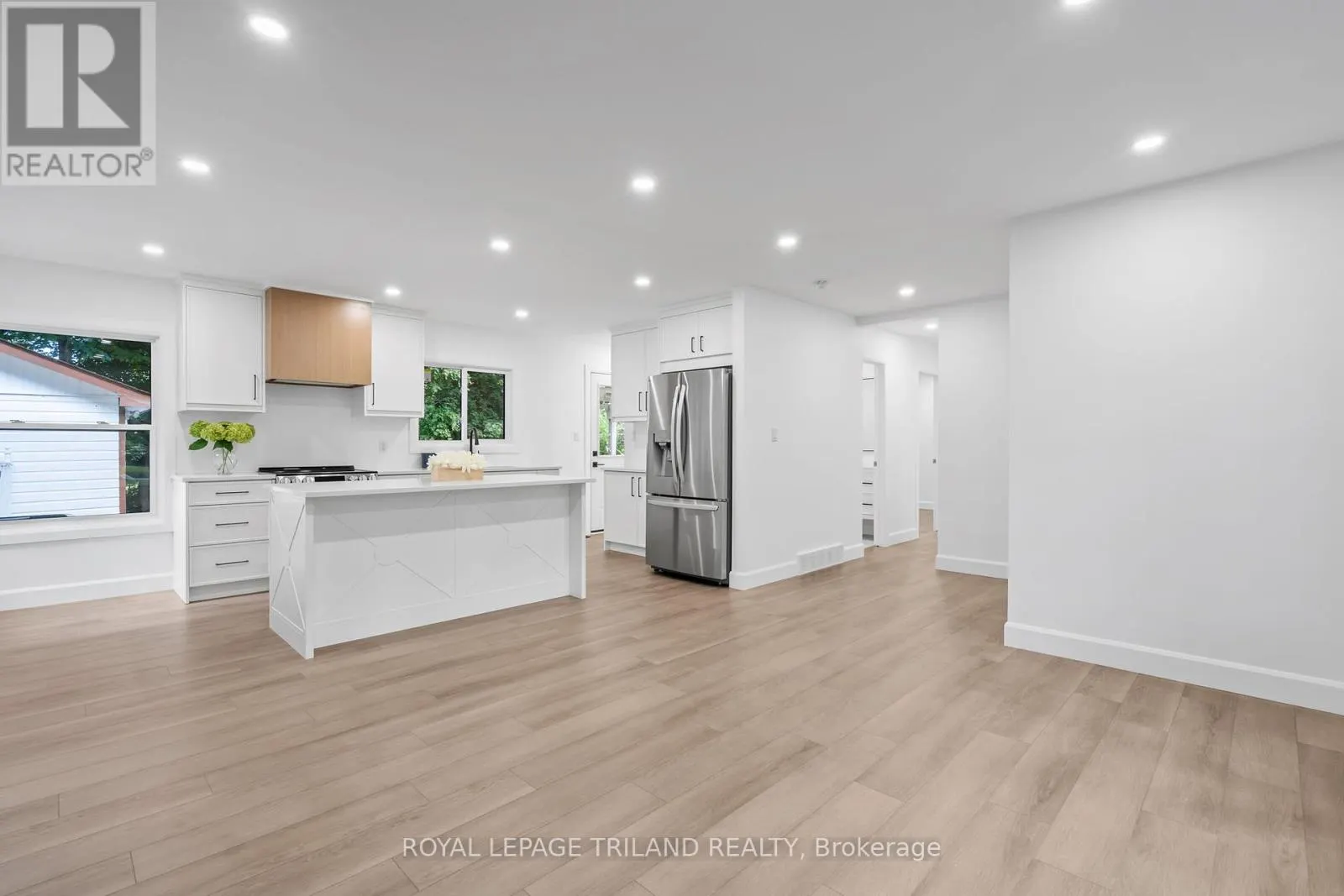 32 BRAEMAR CRESCENT