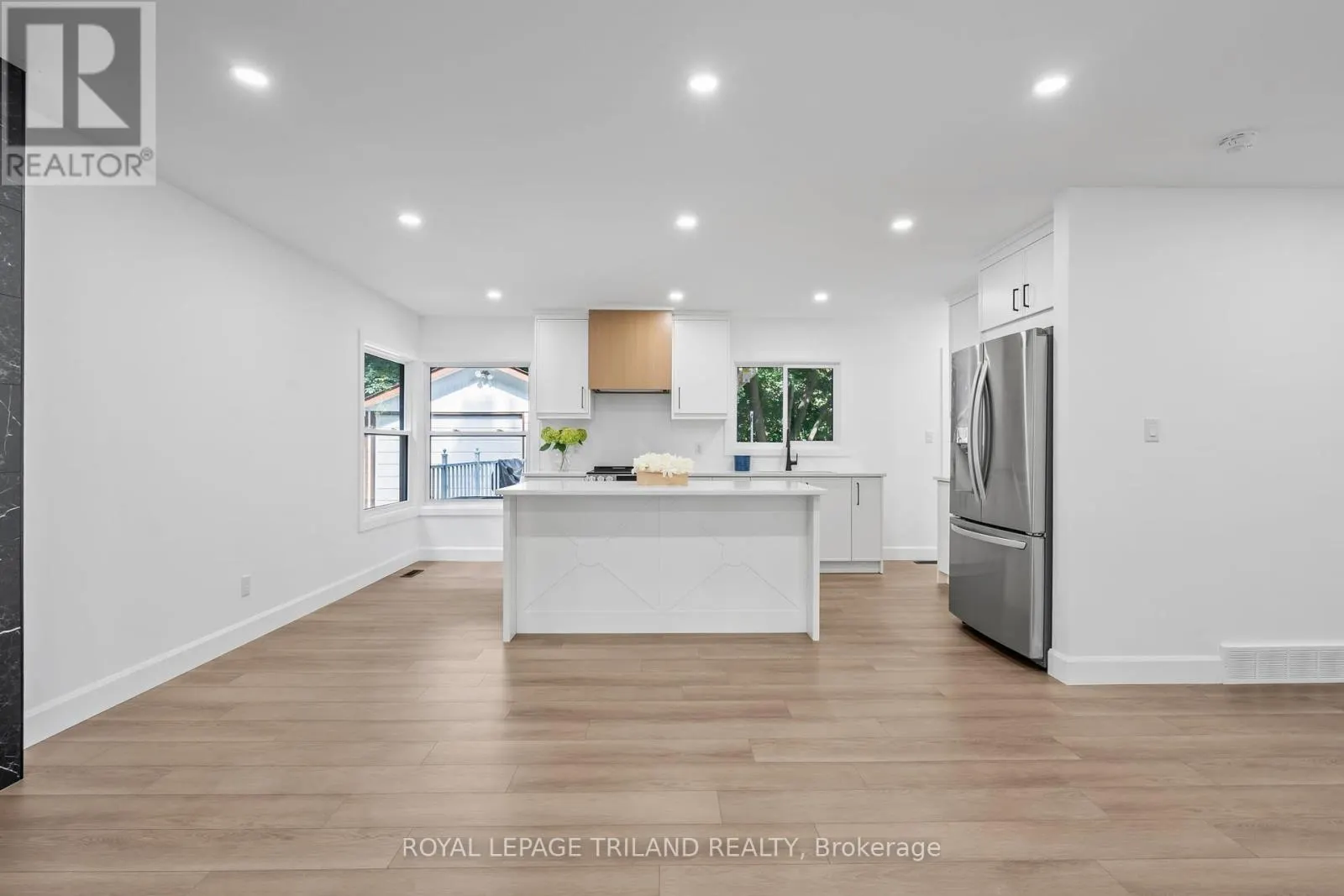 32 BRAEMAR CRESCENT