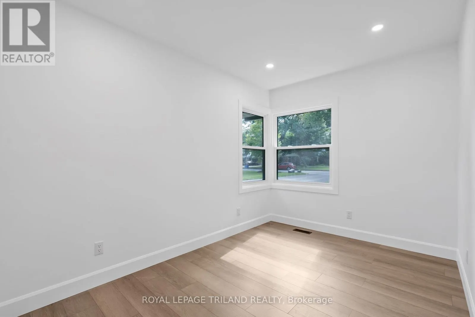32 BRAEMAR CRESCENT