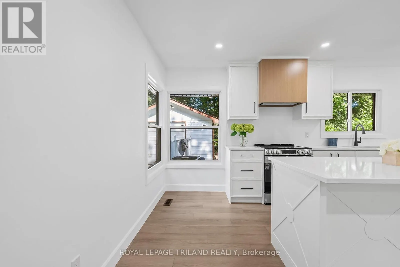 32 BRAEMAR CRESCENT