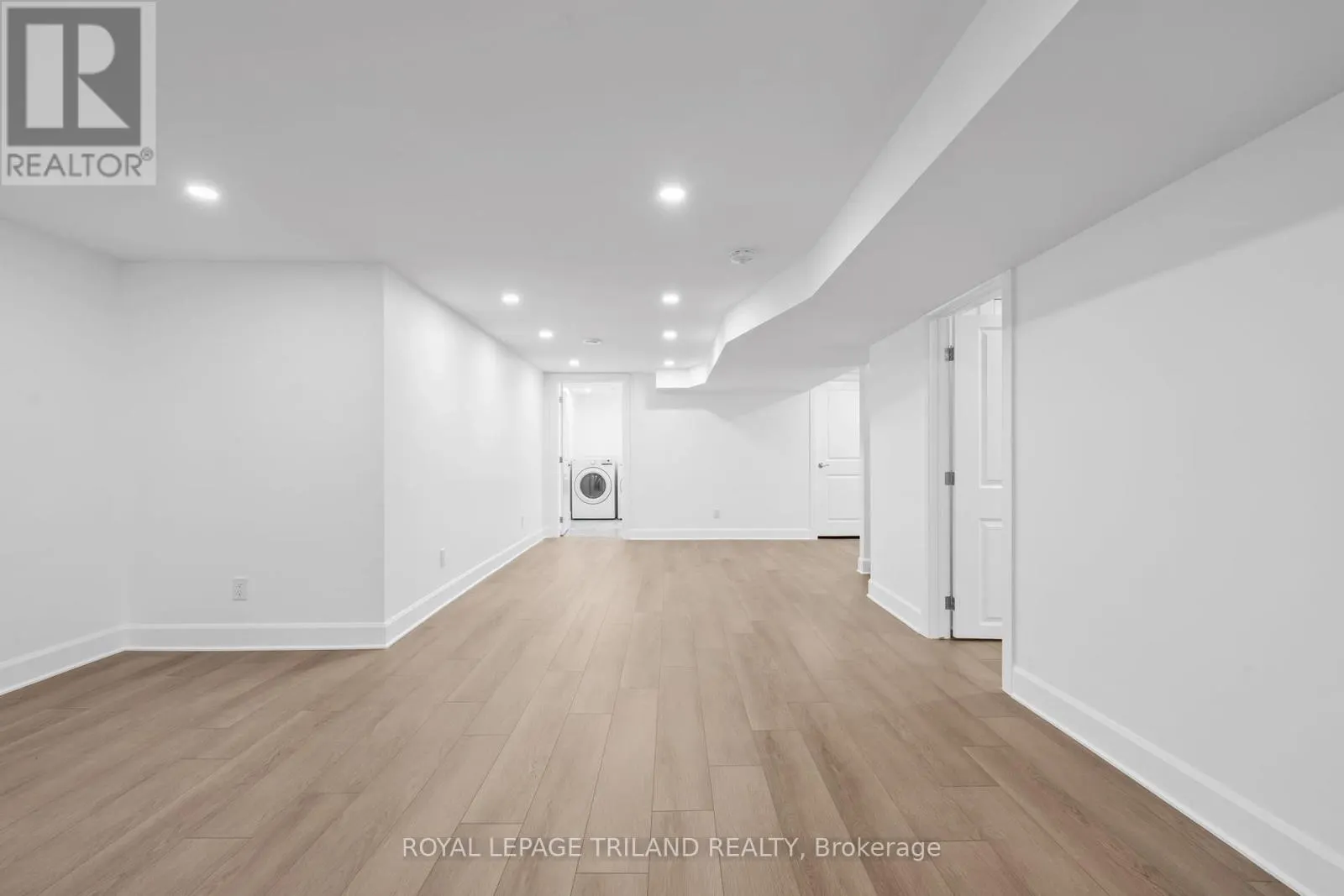 32 BRAEMAR CRESCENT