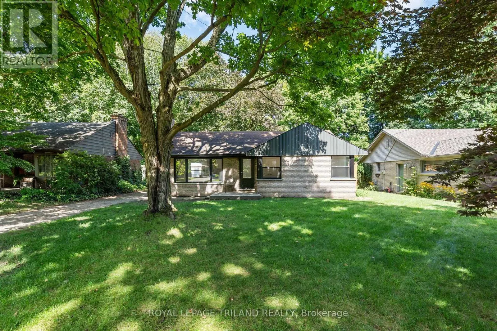 32 BRAEMAR CRESCENT