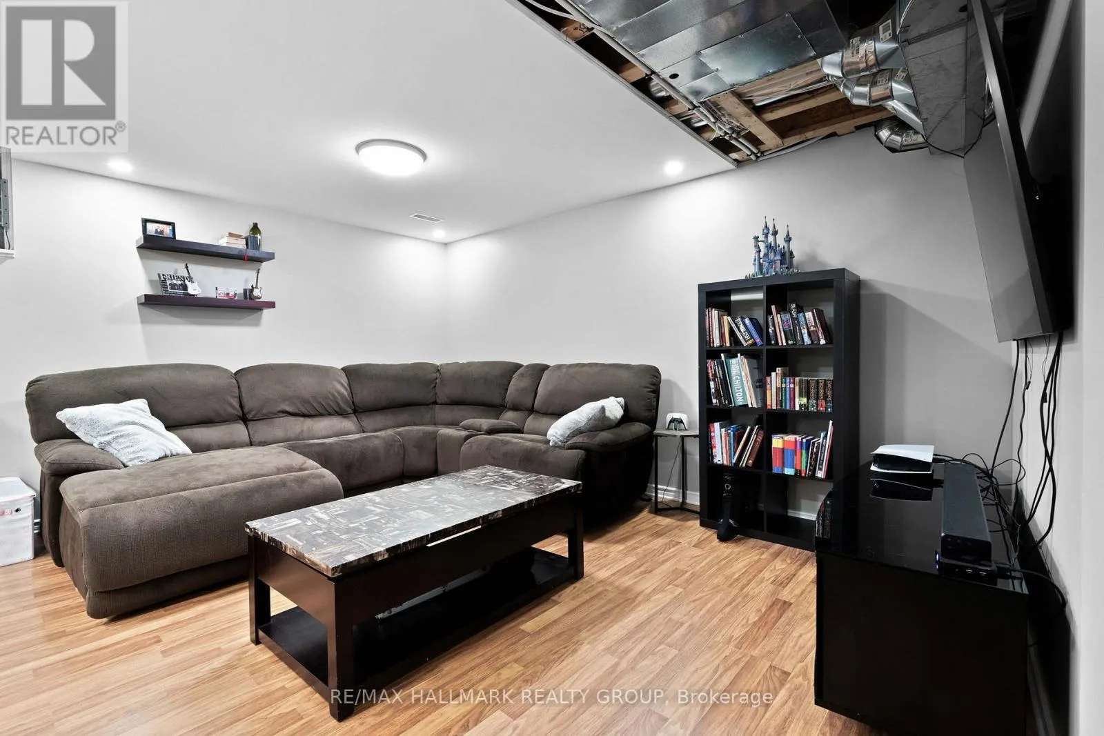115 SUNSHINE CRESCENT