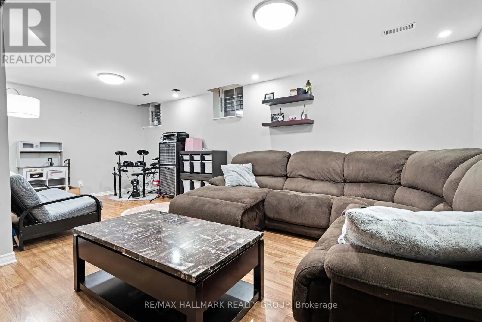 115 SUNSHINE CRESCENT