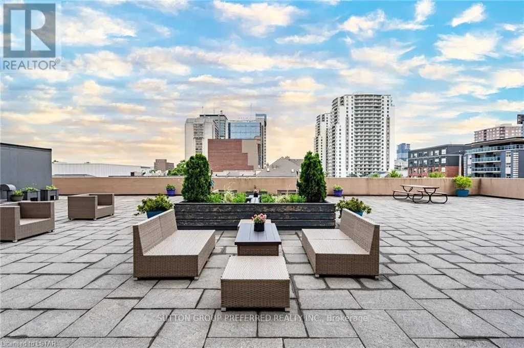 2404 - 389 DUNDAS STREET, #2404