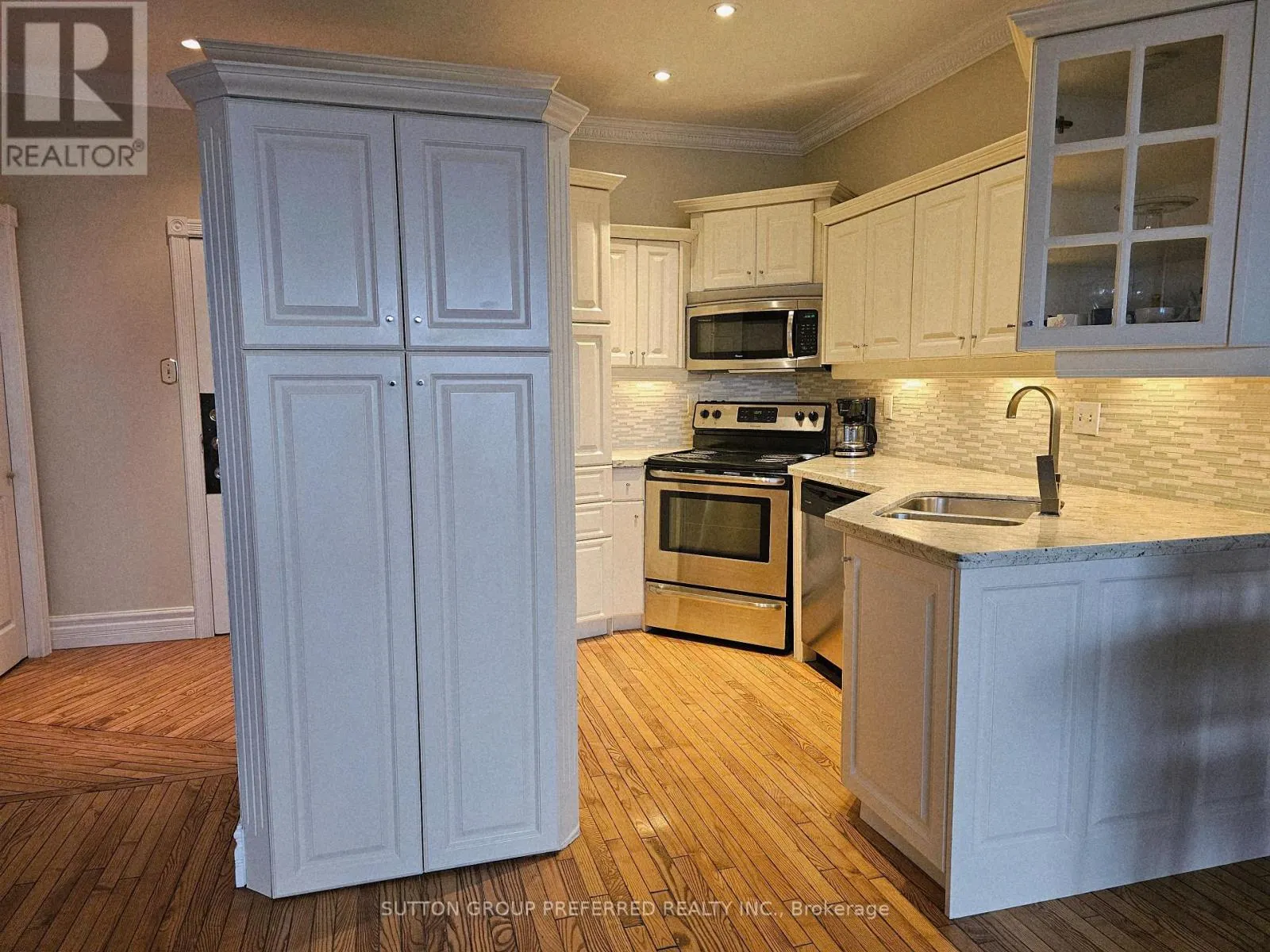 2404 - 389 DUNDAS STREET, #2404