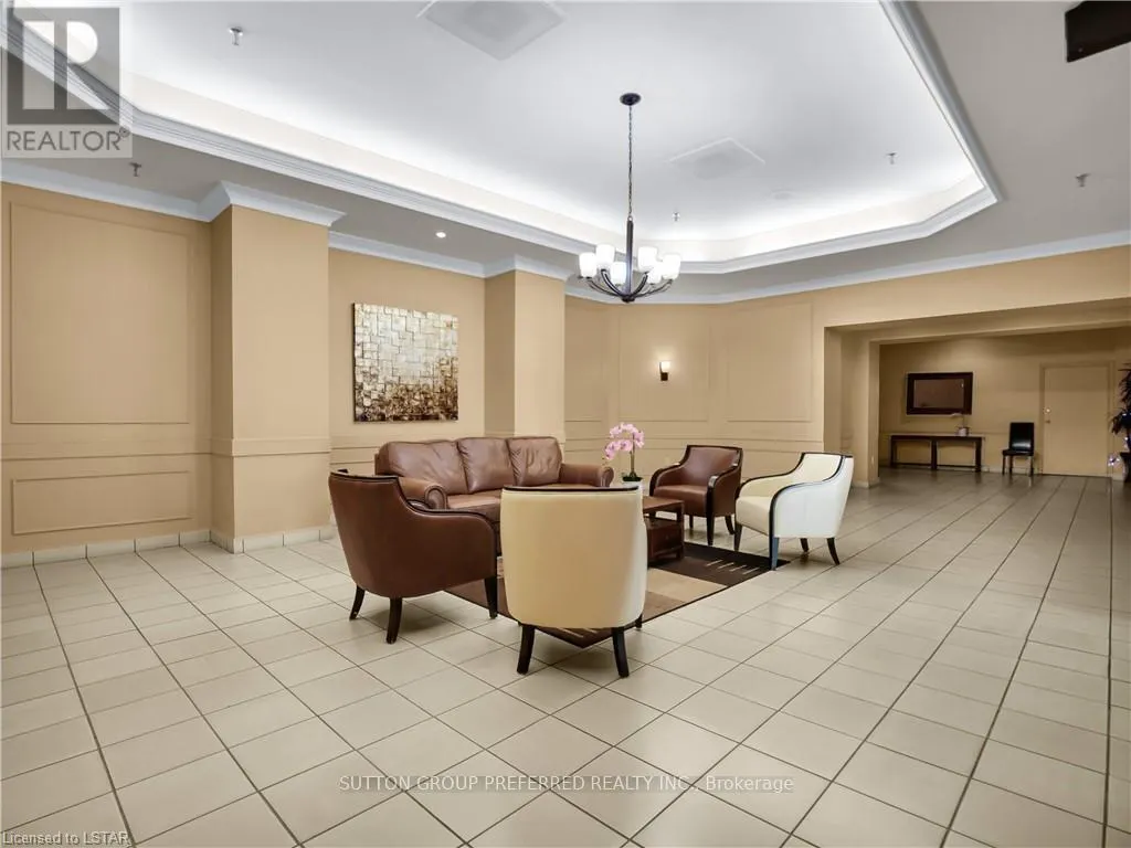 2404 - 389 DUNDAS STREET, #2404