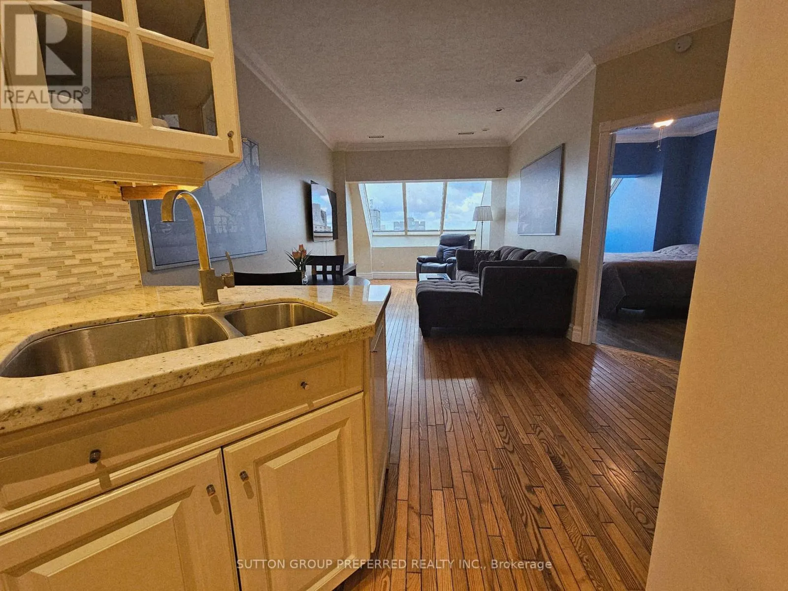 2404 - 389 DUNDAS STREET, #2404