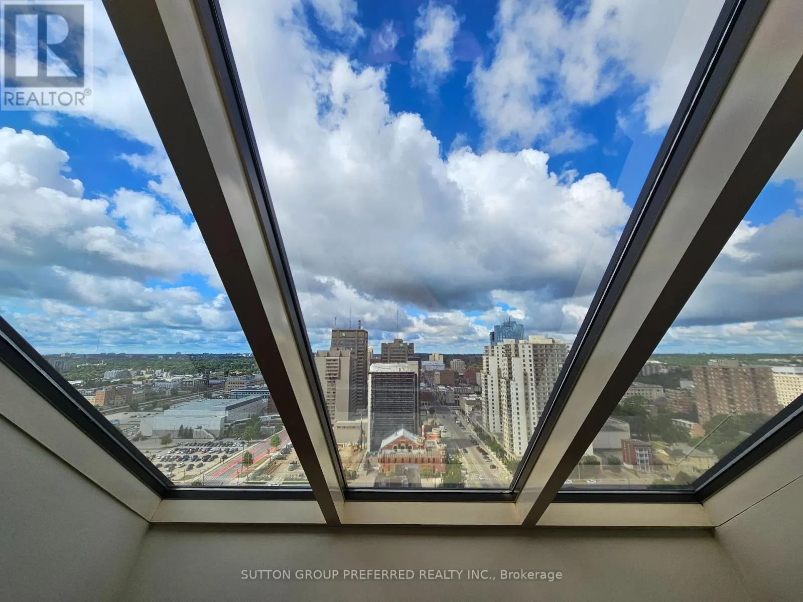 2404 - 389 DUNDAS STREET, #2404