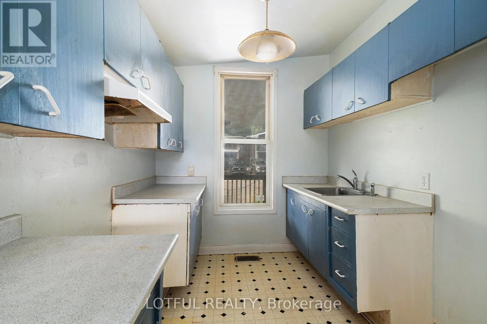328 PERRIER AVENUE