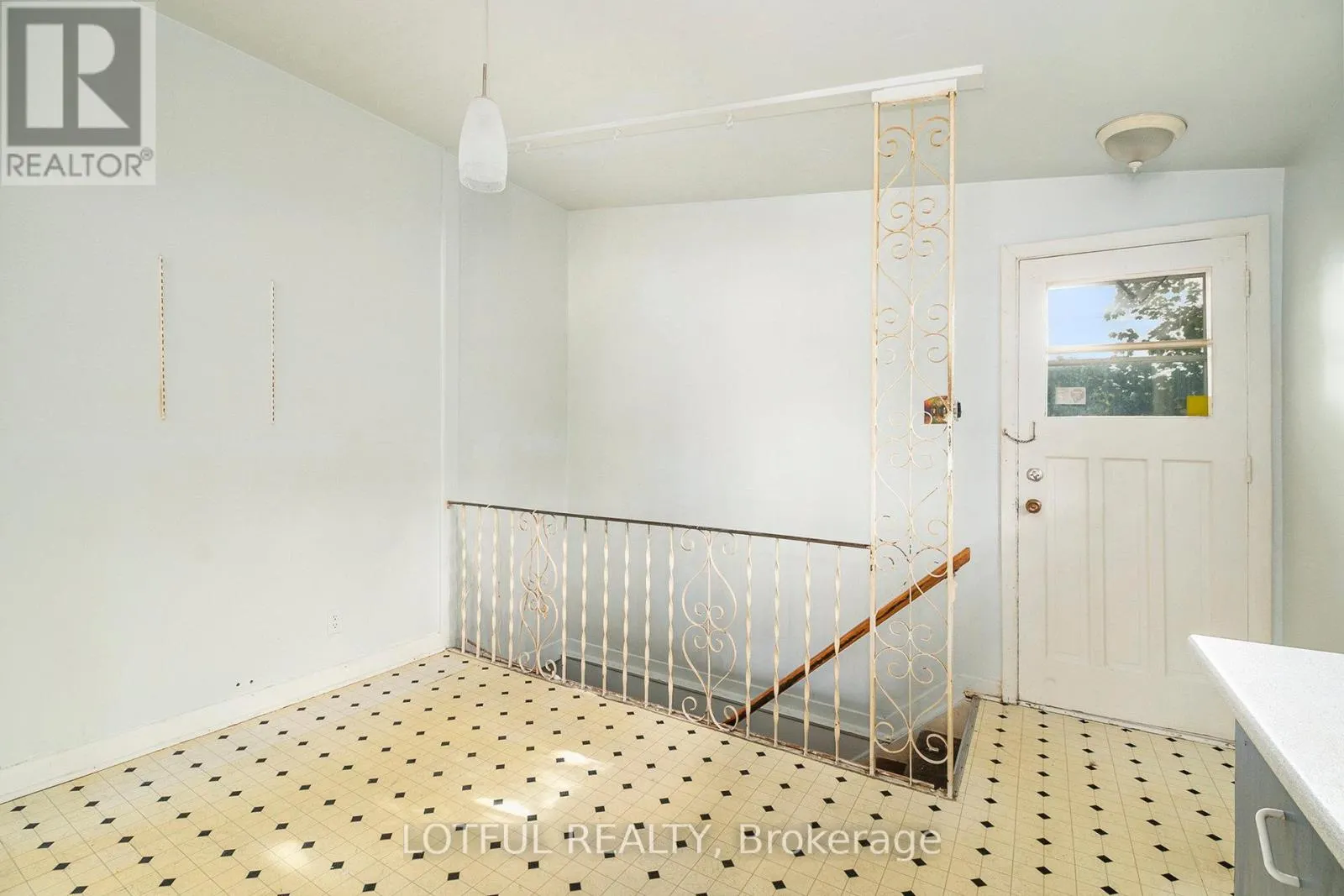 328 PERRIER AVENUE