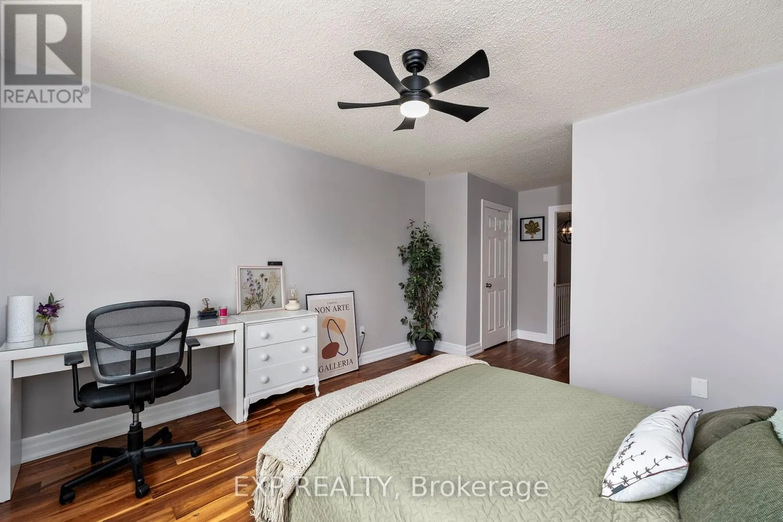 55 FELLOWES CRESCENT