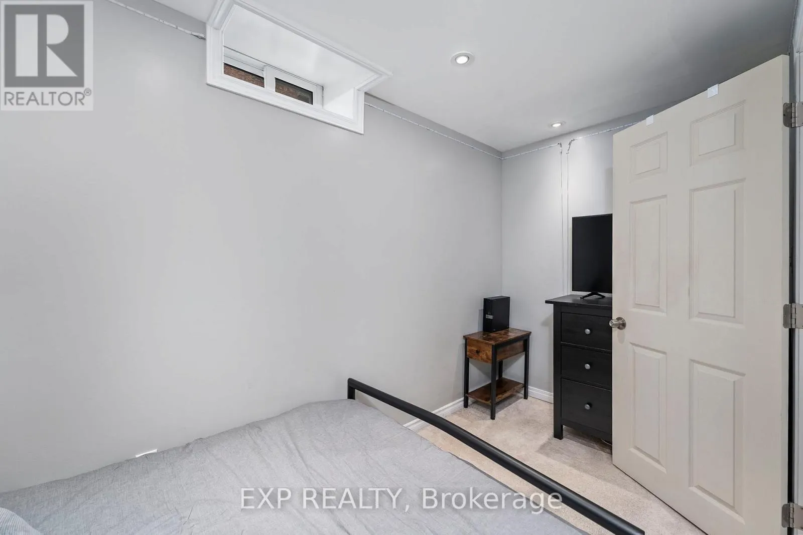 55 FELLOWES CRESCENT