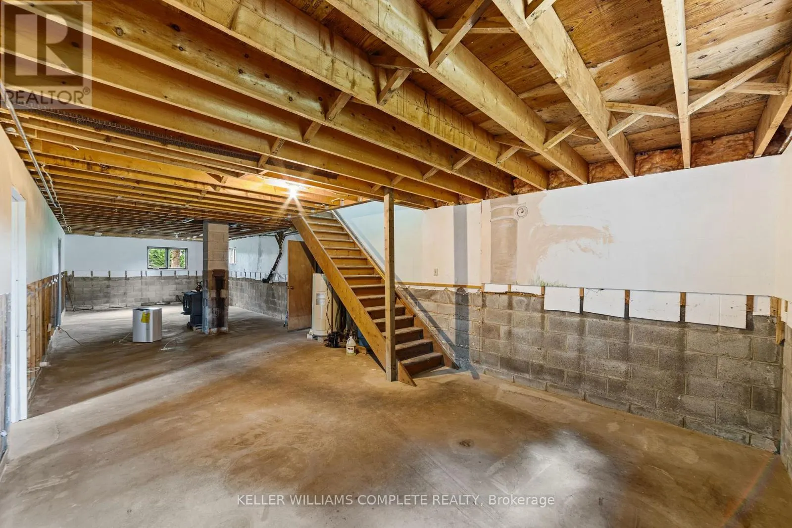 1744 6TH CON ROAD W