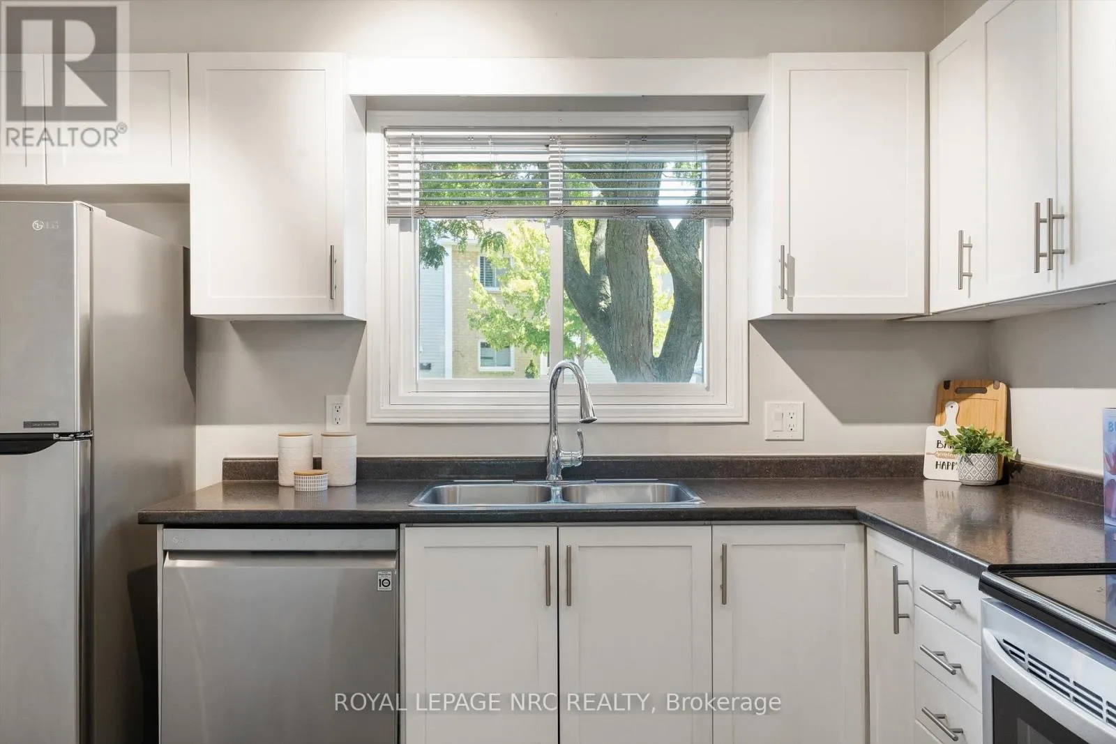 9 - 38 ELMA STREET, #9