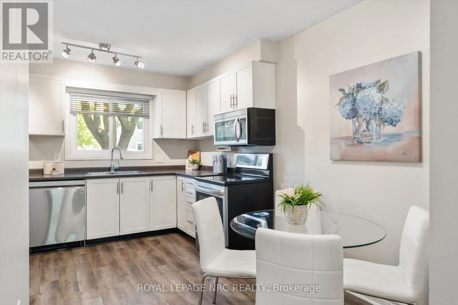 9 - 38 ELMA STREET, #9