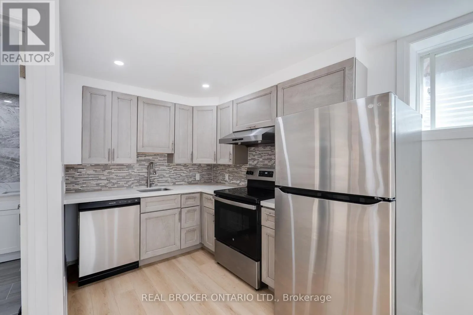 326 MOORLANDS CRESCENT