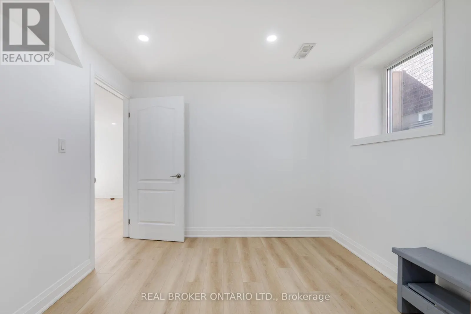 326 MOORLANDS CRESCENT