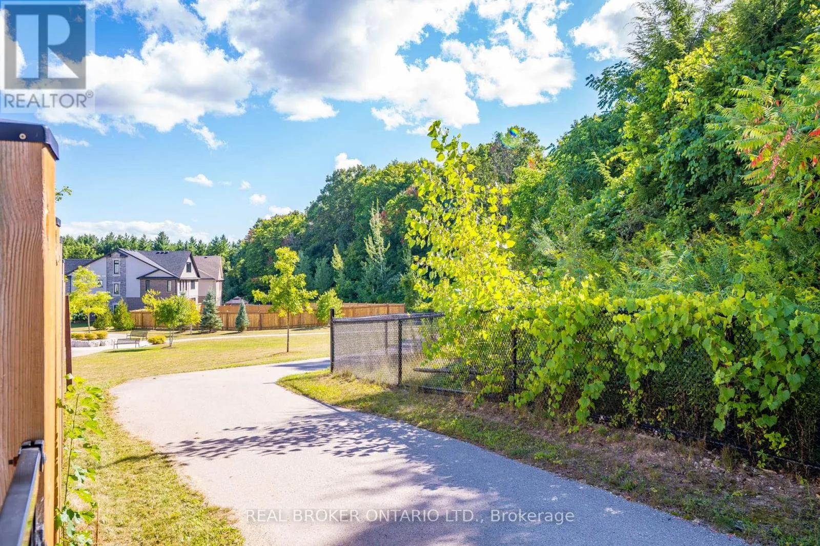 326 MOORLANDS CRESCENT