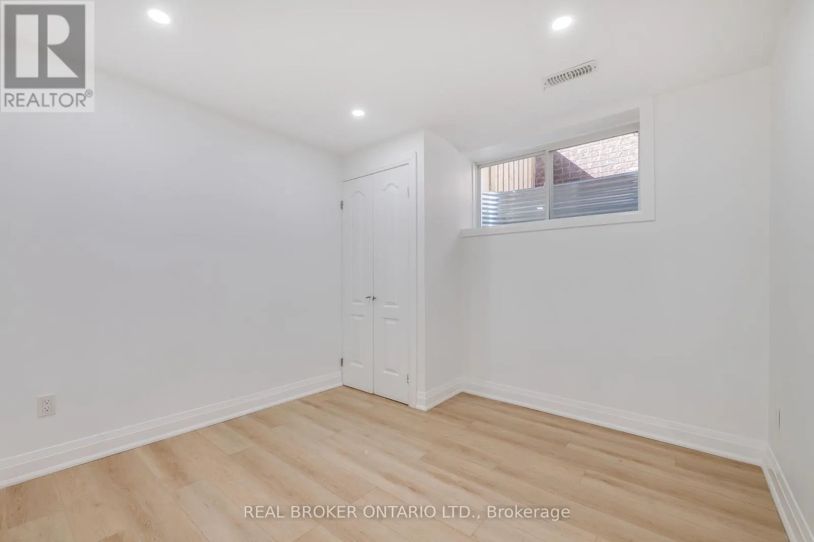 326 MOORLANDS CRESCENT