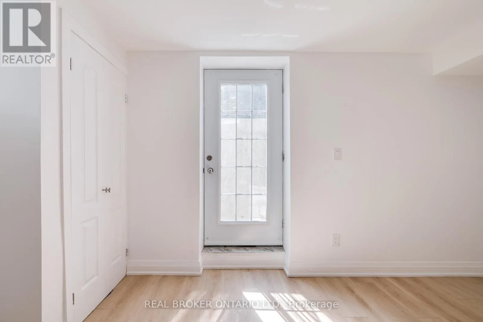 326 MOORLANDS CRESCENT