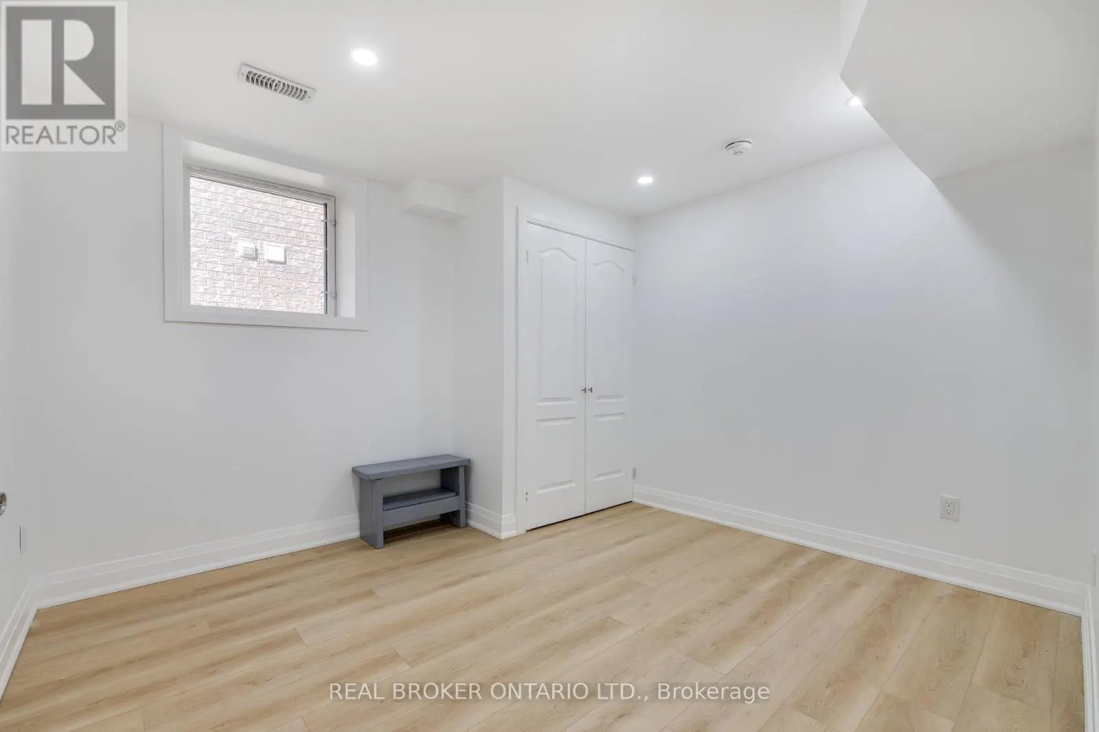 326 MOORLANDS CRESCENT
