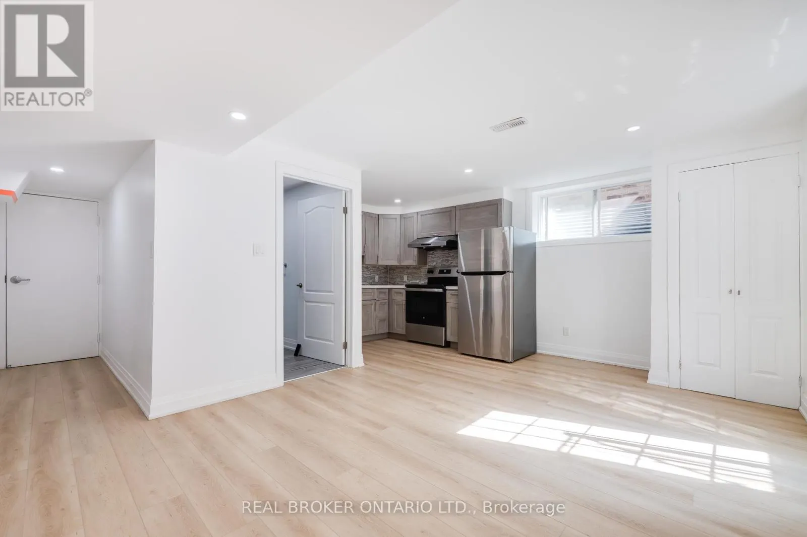 326 MOORLANDS CRESCENT