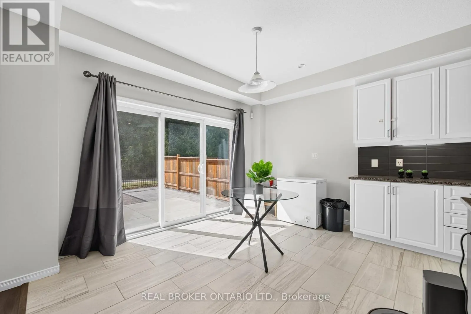 326 MOORLANDS CRESCENT