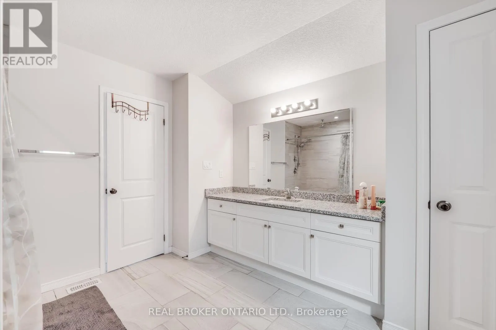 326 MOORLANDS CRESCENT