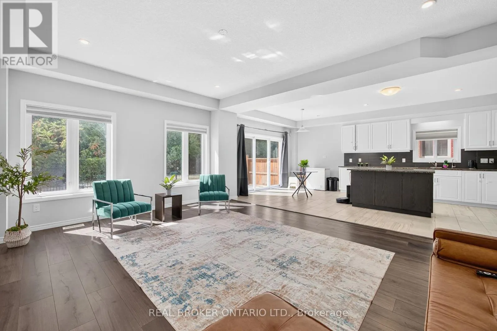 326 MOORLANDS CRESCENT