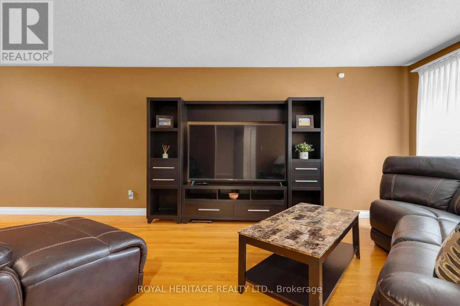 10 BRIARWOOD CRESCENT