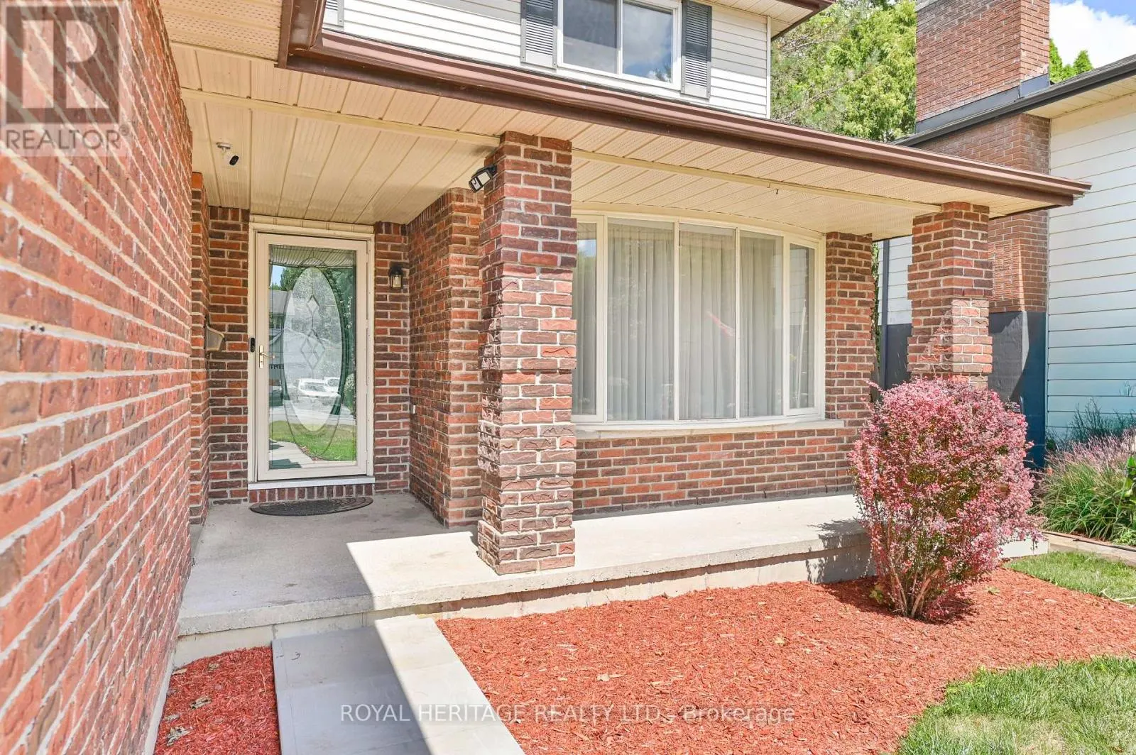 10 BRIARWOOD CRESCENT