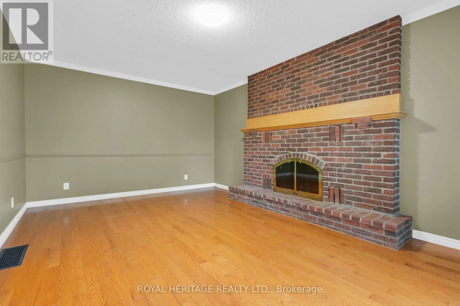 10 BRIARWOOD CRESCENT