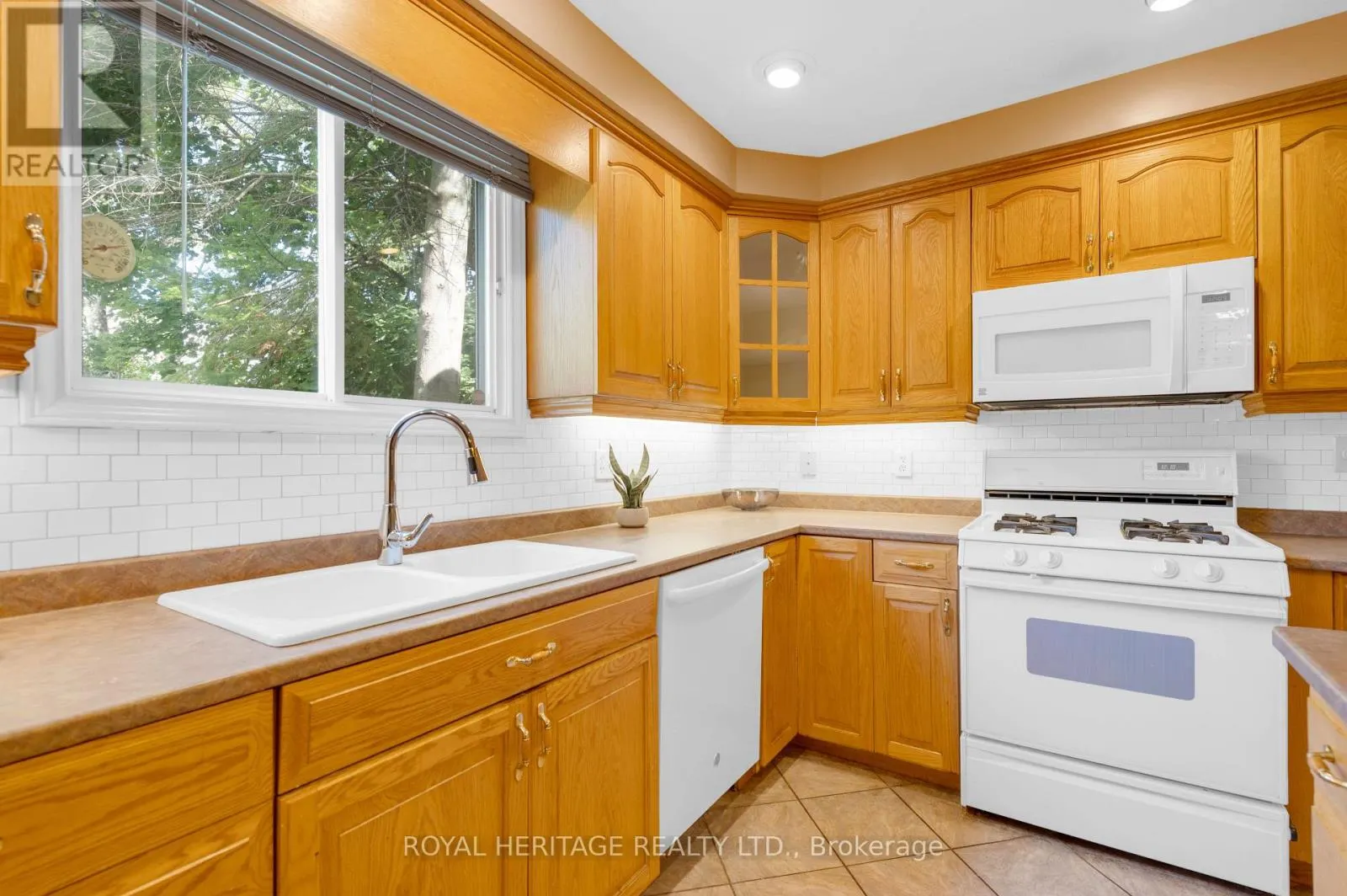 10 BRIARWOOD CRESCENT